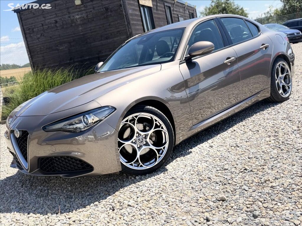 Alfa Romeo Giulia, 2,2 A/T 110kW BIXENON KŮŽE